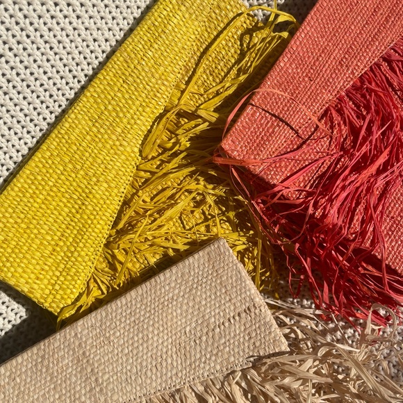 Handmade raffia clutch - Picture 3 of 6